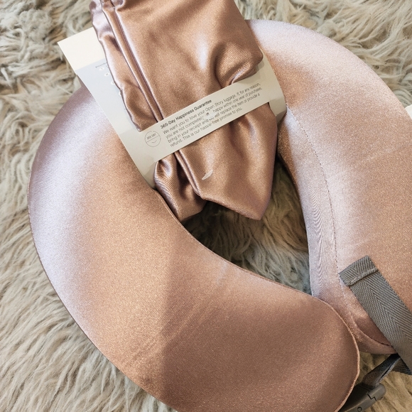 *beautiful rose colored travel pillow and sleep mask* - Picture 3 of 6